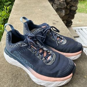 HOKA ONE ONE Women’s Bondi 6 Running Shoe size 8 in Navy and Pink